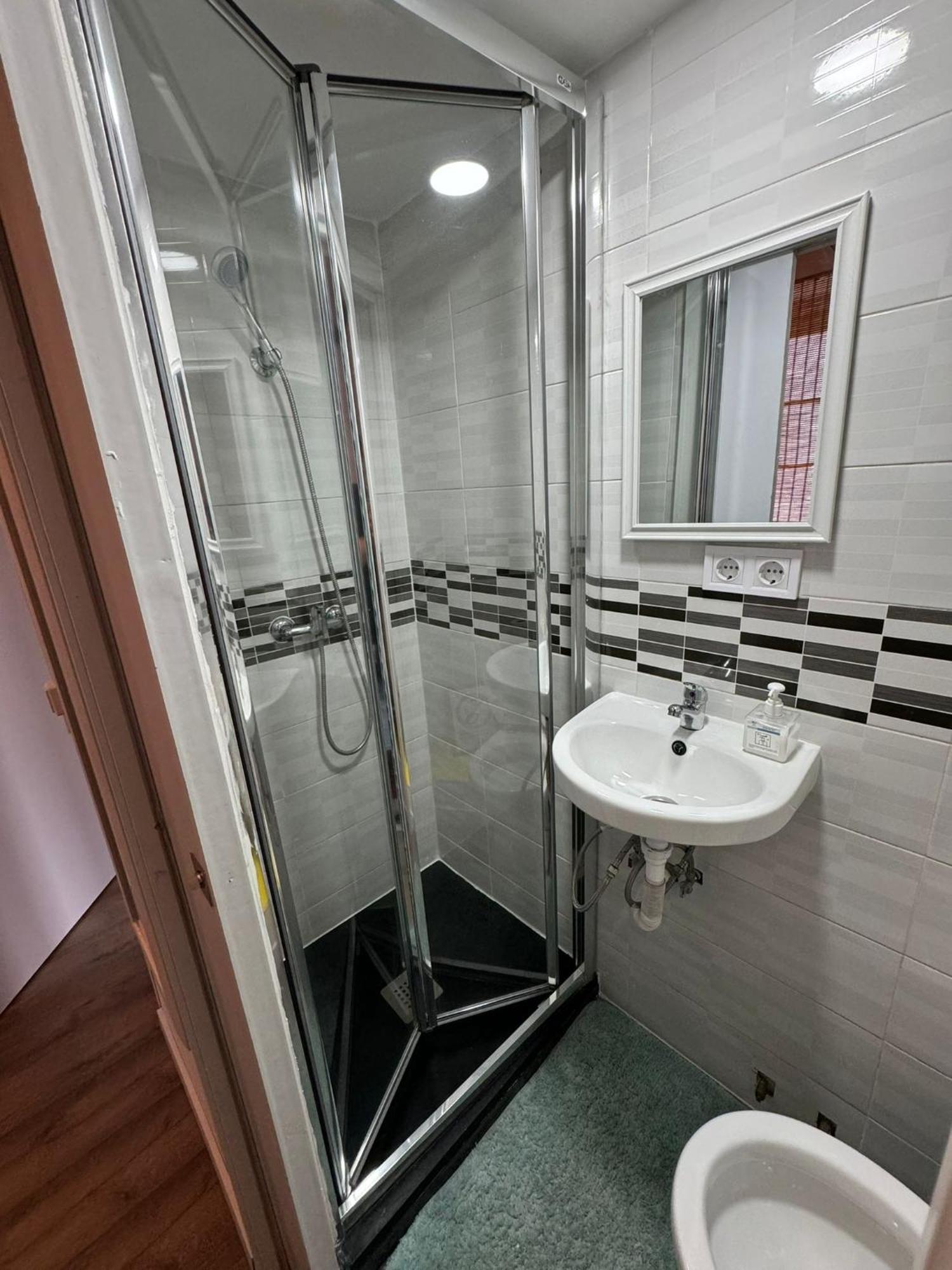 Alanta Apartments Мадрид Екстериор снимка