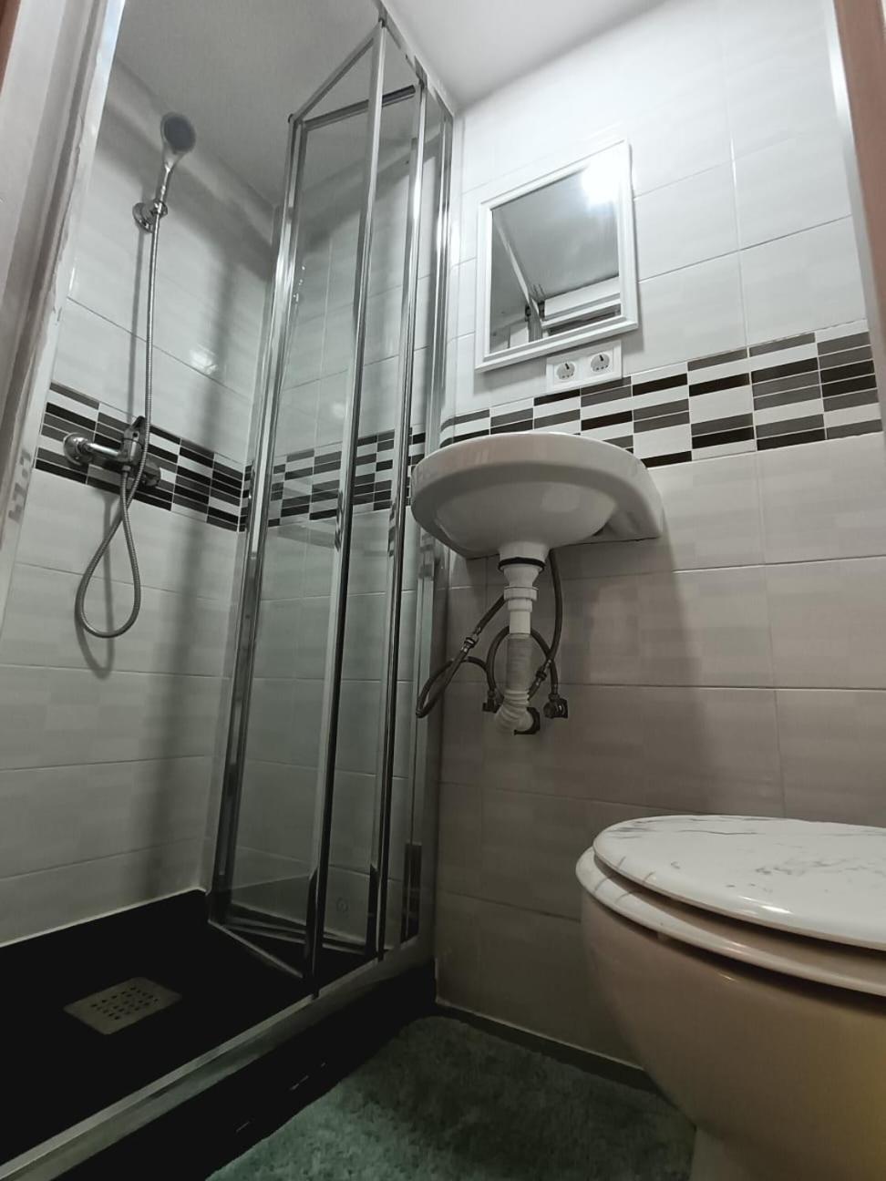 Alanta Apartments Мадрид Екстериор снимка